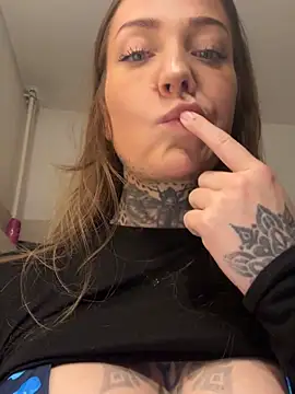 Snapshot of ElenaHaze chatting on 5, 11, 2025 ElenaHaze online show from 5, 11, 2025