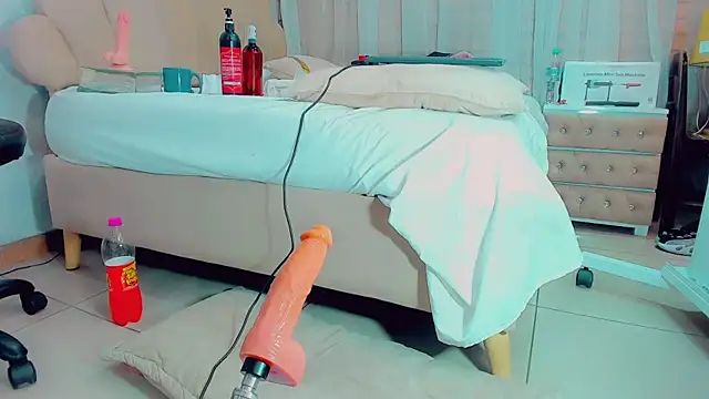 Snapshot of EmilyySaenz chatting on 31, 1, 2025 EmilyySaenz online show from 31, 1, 2025