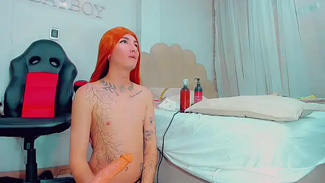 Snapshot of EmilyySaenz chatting on 5, 3, 2025 EmilyySaenz online show from 5, 3, 2025