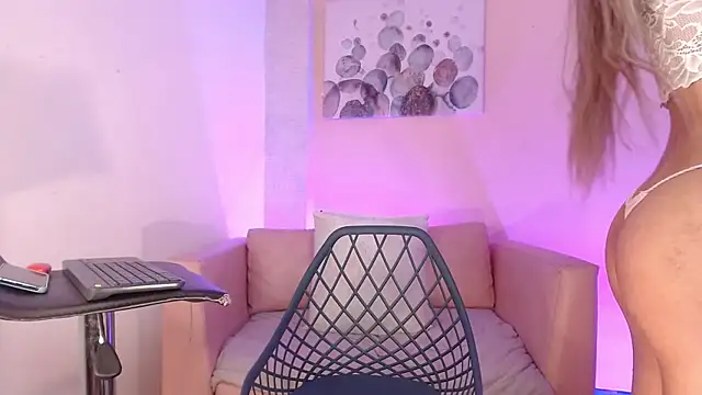 Snapshot of LittleButterfly19 chatting on 18, 1, 2025 LittleButterfly19 online show from 18, 1, 2025