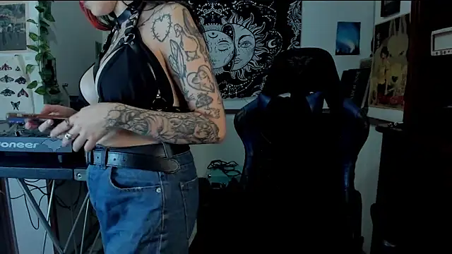 Demongirl6666 online show from 13, 2, 2025