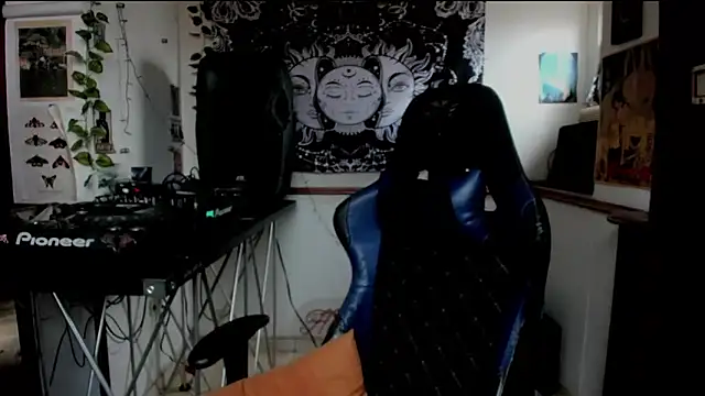 Demongirl6666 online show from 17, 3, 2025