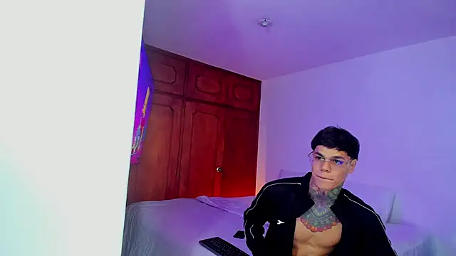 Jordyrodriiguez online show from 5, 1, 2025