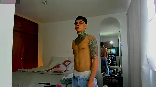 Jordyrodriiguez online show from 5, 1, 2025