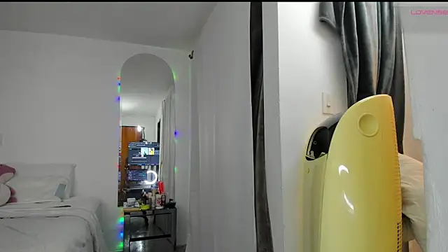 Jordyrodriiguez online show from 4, 2, 2025