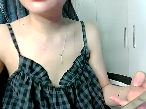 Yin-girl online show from 10, 11, 2025