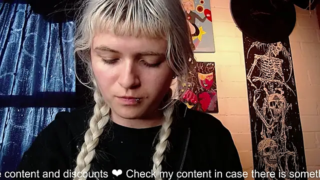 NEXT DOOR GIRL  online show from 17, 1, 2025