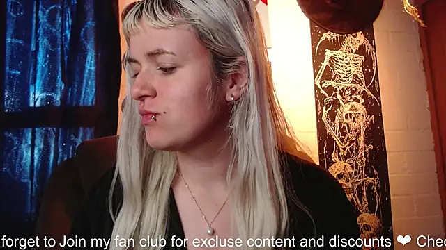 NEXT DOOR GIRL  online show from 26, 1, 2025