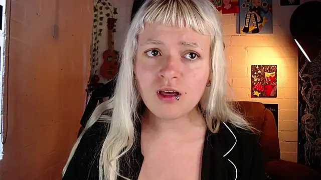 NEXT DOOR GIRL  online show from 15, 3, 2025