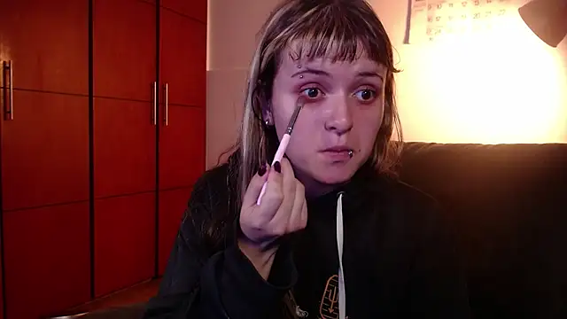 NEXT DOOR GIRL  online show from 15, 11, 2025