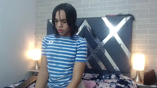 Snapshot of AndreaGil_ chatting on 1, 2, 2025 AndreaGil online show from 1, 2, 2025