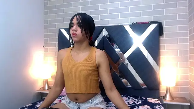 Snapshot of AndreaGil_ chatting on 2, 2, 2025 AndreaGil online show from 2, 2, 2025