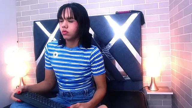 Snapshot of AndreaGil_ chatting on 18, 2, 2025 AndreaGil online show from 18, 2, 2025