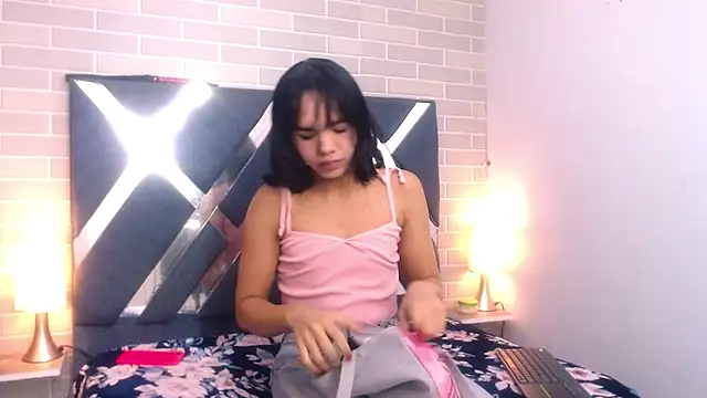 Snapshot of AndreaGil_ chatting on 25, 2, 2025 AndreaGil online show from 25, 2, 2025