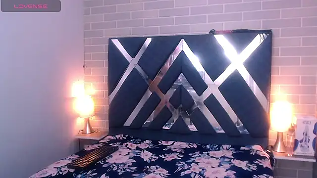 Snapshot of AndreaGil_ chatting on 4, 3, 2025 AndreaGil online show from 4, 3, 2025