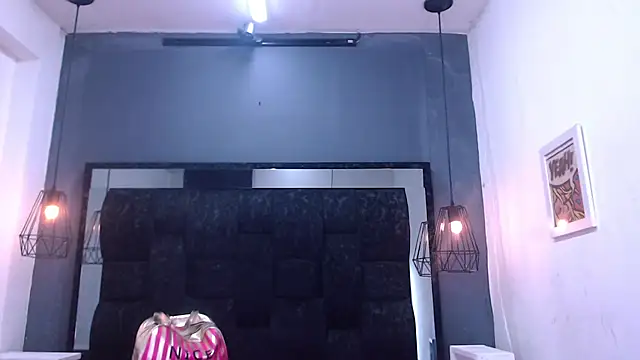 Snapshot of AndreaGil_ chatting on 25, 9, 2025 AndreaGil online show from 25, 9, 2025