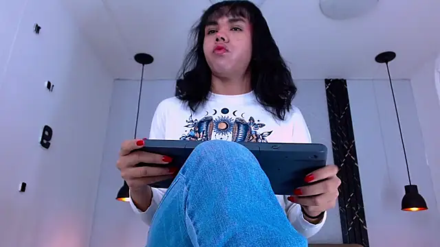 Snapshot of AndreaGil_ chatting on 2, 10, 2025 AndreaGil online show from 2, 10, 2025