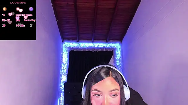 Mariana Hasper  online show from 4, 12, 2024