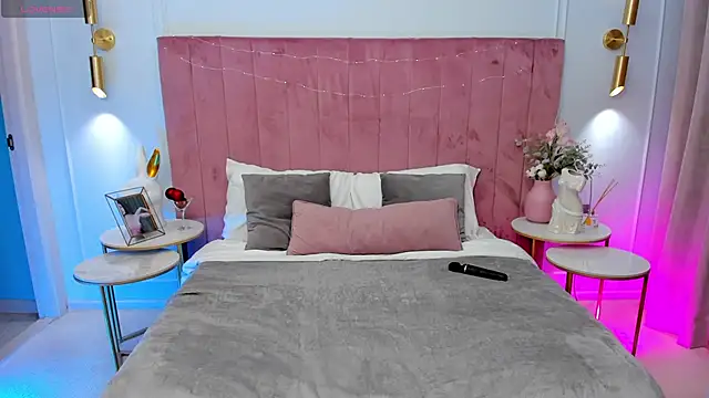 MilaVoxx online show from 12, 4, 2026