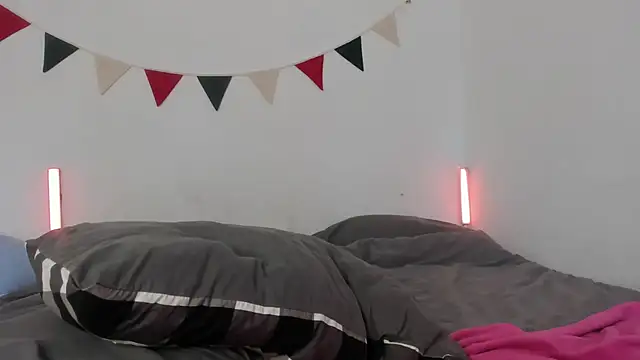 MiaDavis21 online show from 9, 10, 2025