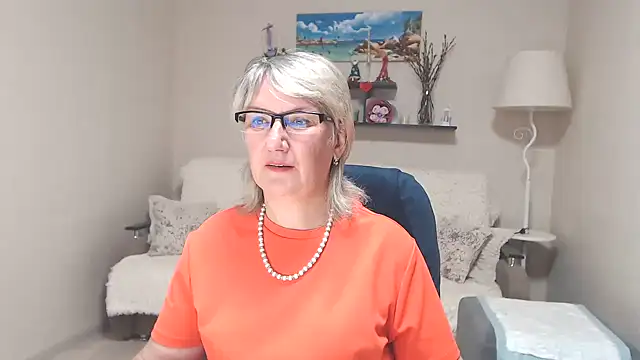 Snapshot of FleurMays chatting on 28, 7, 2026 FleurMays online show from 28, 7, 2026