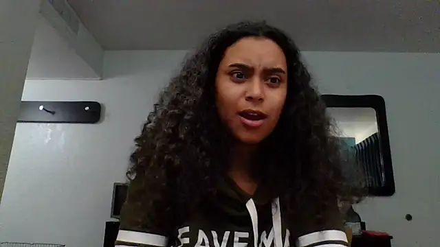 Snapshot of cinnaminnie chatting on 2, 3, 2025 cinnaminnie online show from 2, 3, 2025