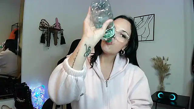 Jujuicy 97 online show from 19, 9, 2025