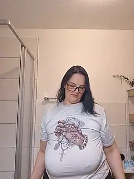 Jujuicy 97 online show from 25, 3, 2026