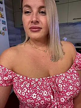 Snapshot of Cute_Hot_Alice chatting on 13, 7, 2026 Cute Hot Alice online show from 13, 7, 2026