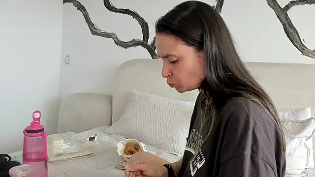 BridgetRodriguez online show from 26, 1, 2025