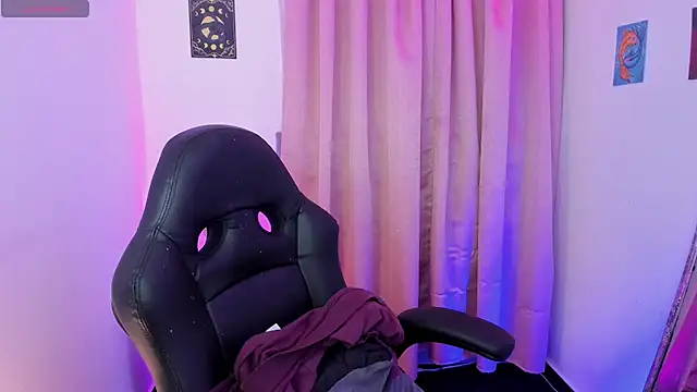 Snapshot of indra_cam chatting on 5, 11, 2025 indra cam online show from 5, 11, 2025