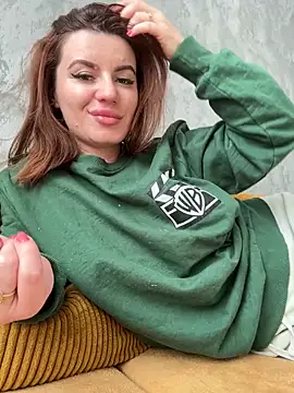 Snapshot of MayaMR chatting on 10, 2, 2025 MayaMR online show from 10, 2, 2025