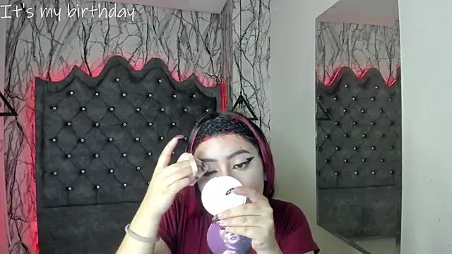 larissa01  online show from 28, 1, 2025