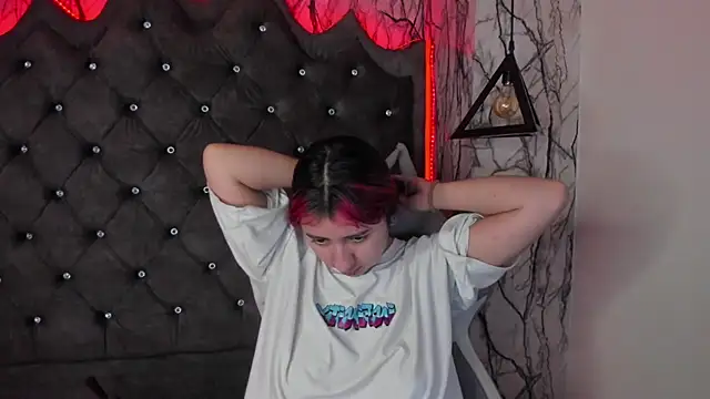 larissa01  online show from 7, 2, 2025