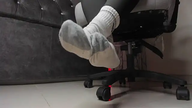 larissa01  online show from 8, 2, 2025