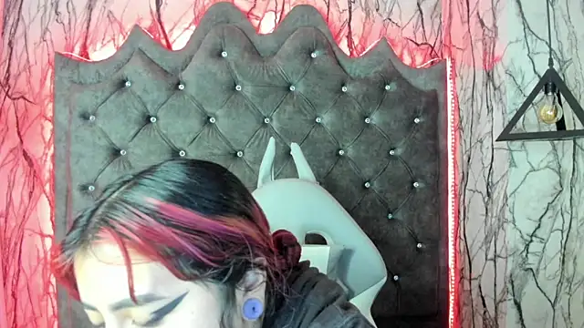 larissa01  online show from 10, 2, 2025