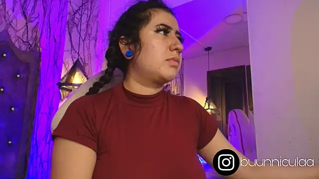 larissa01  online show from 10, 9, 2025