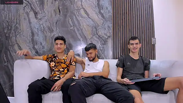 Snapshot of hot_day chatting on 15, 12, 2024 hot day online show from 15, 12, 2024