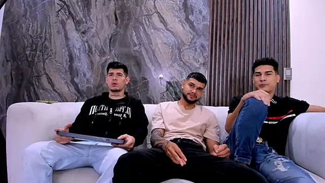 Snapshot of hot_day chatting on 18, 3, 2025 hot day online show from 18, 3, 2025