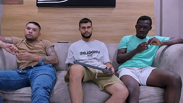 Snapshot of hot_day chatting on 14, 10, 2025 hot day online show from 14, 10, 2025