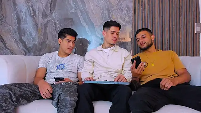 Snapshot of hot_day chatting on 10, 11, 2025 hot day online show from 10, 11, 2025