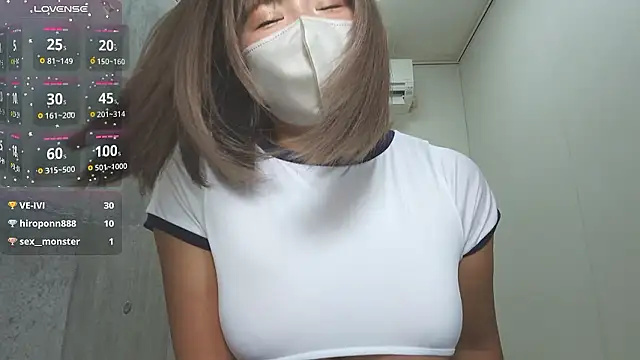 Snapshot of sara__xx__love chatting on 19, 10, 2025 sara xx love online show from 19, 10, 2025