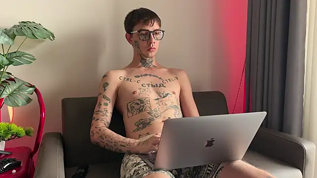 Snapshot of anahori__simon chatting on 13, 5, 2026 anahori simon online show from 13, 5, 2026