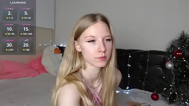 Snapshot of Cutieblondegirl chatting on 5, 1, 2025 Cutieblondegirl online show from 5, 1, 2025