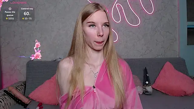 Snapshot of Cutieblondegirl chatting on 20, 2, 2026 Cutieblondegirl online show from 20, 2, 2026