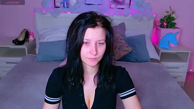 Snapshot of SarahStanley chatting on 5, 3, 2025 SarahStanley online show from 5, 3, 2025