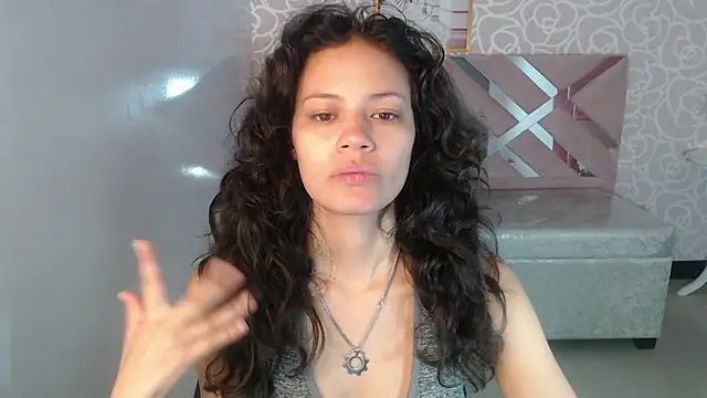 Snapshot of Tyna_ch chatting on 8, 9, 2025 Tyna ch online show from 8, 9, 2025