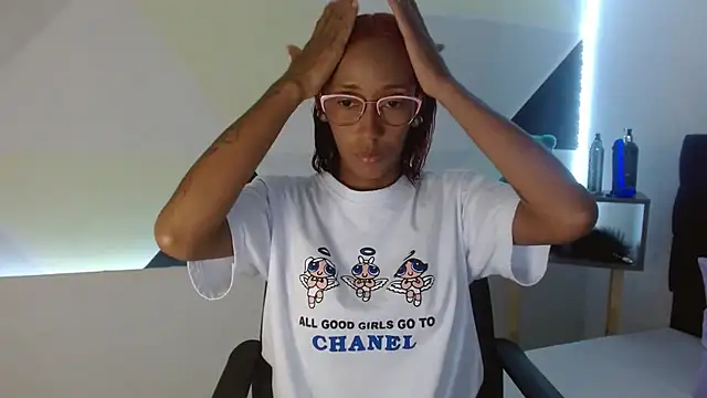 Snapshot of ZashaRomero chatting on 15, 2, 2025 ZashaRomero online show from 15, 2, 2025