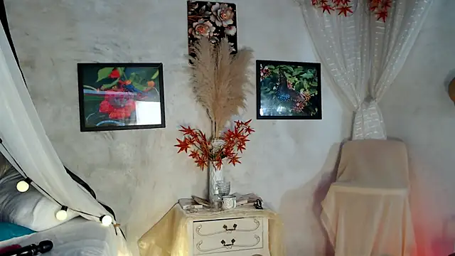 Snapshot of Kyara_Queen chatting on 12, 1, 2025 Kyara Queen online show from 12, 1, 2025