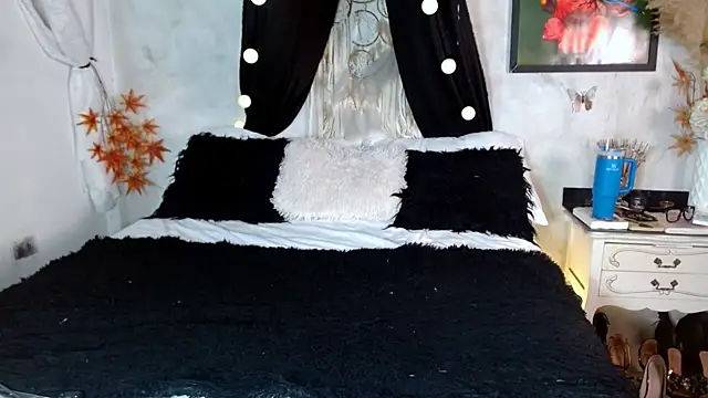 Snapshot of Kyara_Queen chatting on 4, 10, 2025 Kyara Queen online show from 4, 10, 2025